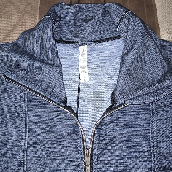 Lululemon Athletica Gray and Black Zip-Up‎ Sweatshirt 8 - Picture 6 of 10